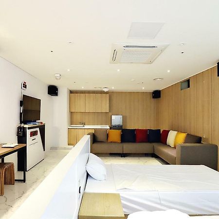 Biennale Hotel Кванджу Экстерьер фото